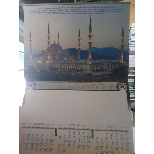 kalender dinding triwulan motif Masjid tahun 2022