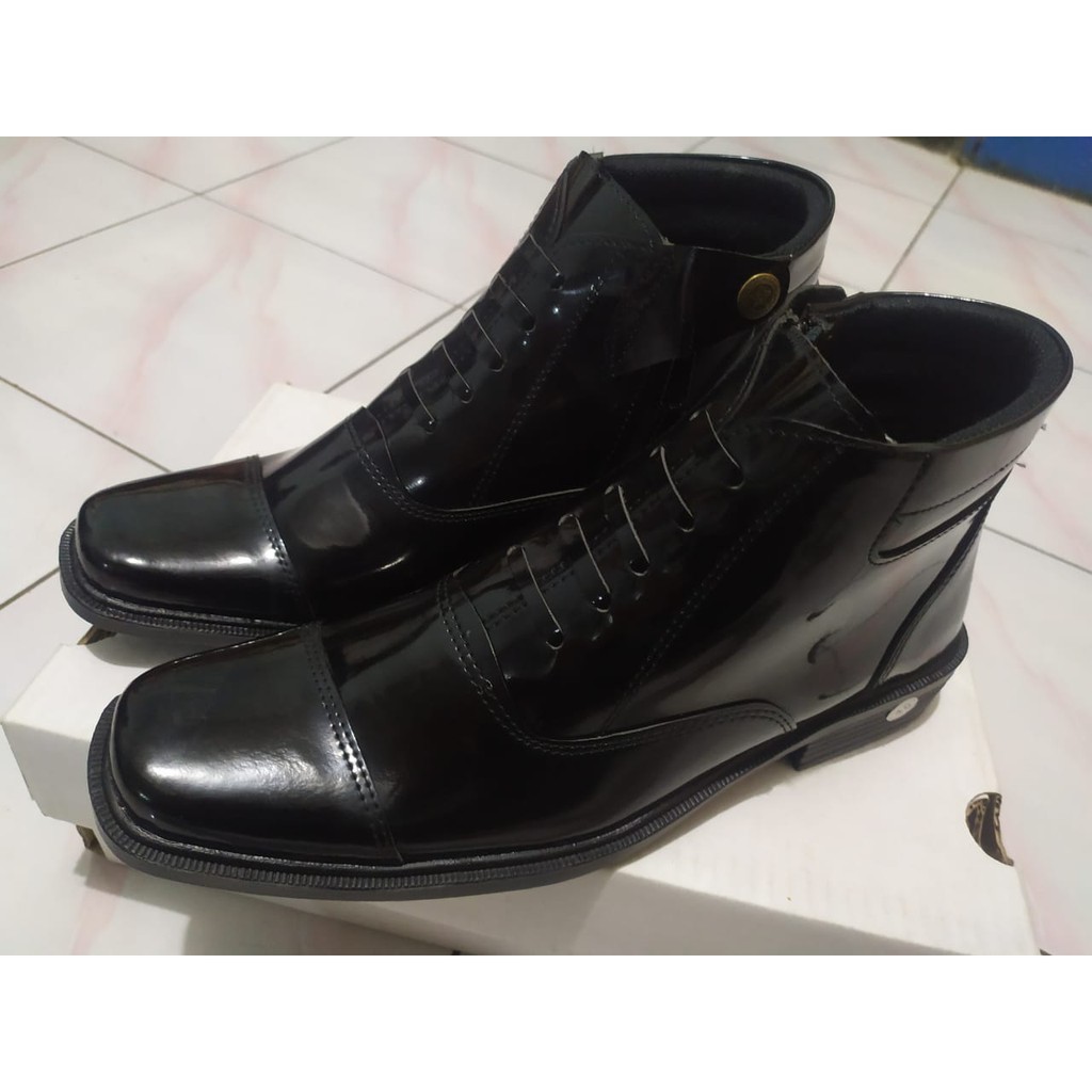 Sepatu Safety Boots Kulit Mengkilap