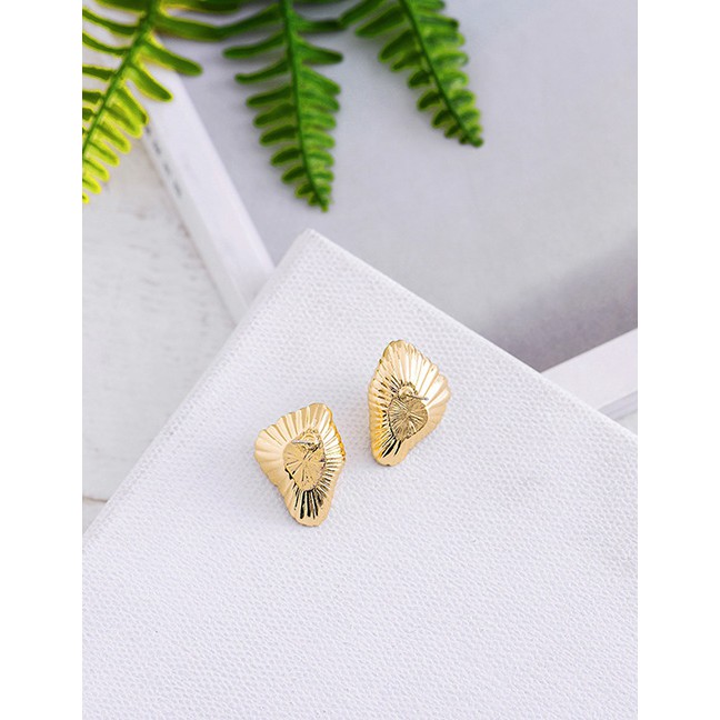 LRC Anting Tusuk Fashion Gold Scallop Pearl Stud F55307