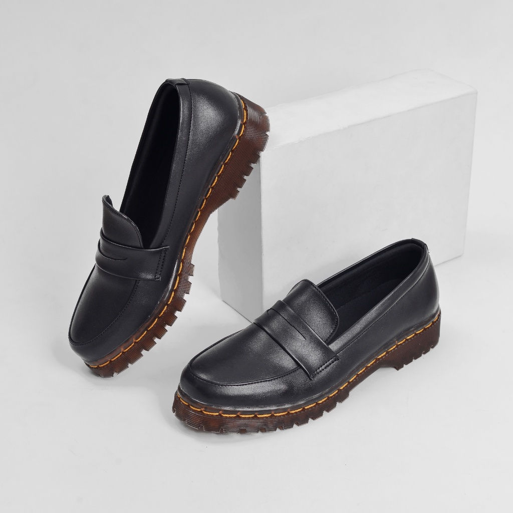 Xcloud x LikeProject Sepatu SlipOn Casual Wanita LIVIA Black