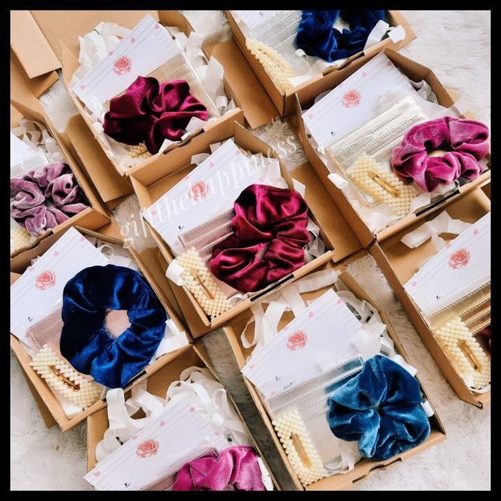 

Gift Box / Hampers / Kado Cewek Scrunchie Jepitan Korea Card Holder