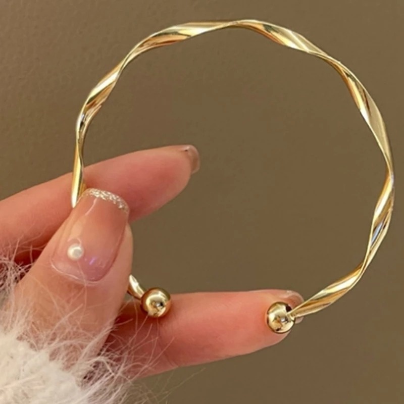 Gelang Tangan Terbuka Adjustable Motif Geometri Gelombang Warna Silver / Gold Untuk Perhiasan Wanita