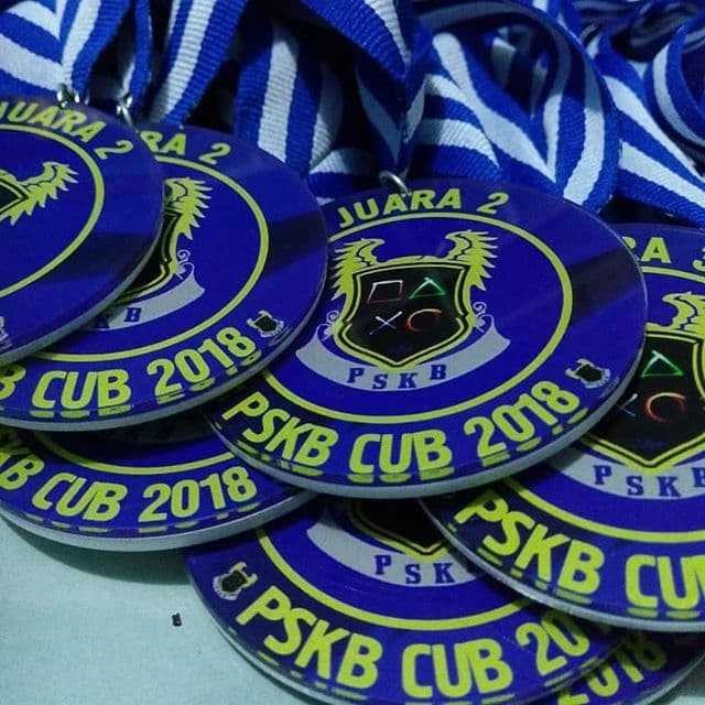 

MEDALI AKRILIK RESIN CUSTOM LOGO SEKOLAH UNIVERSITAS