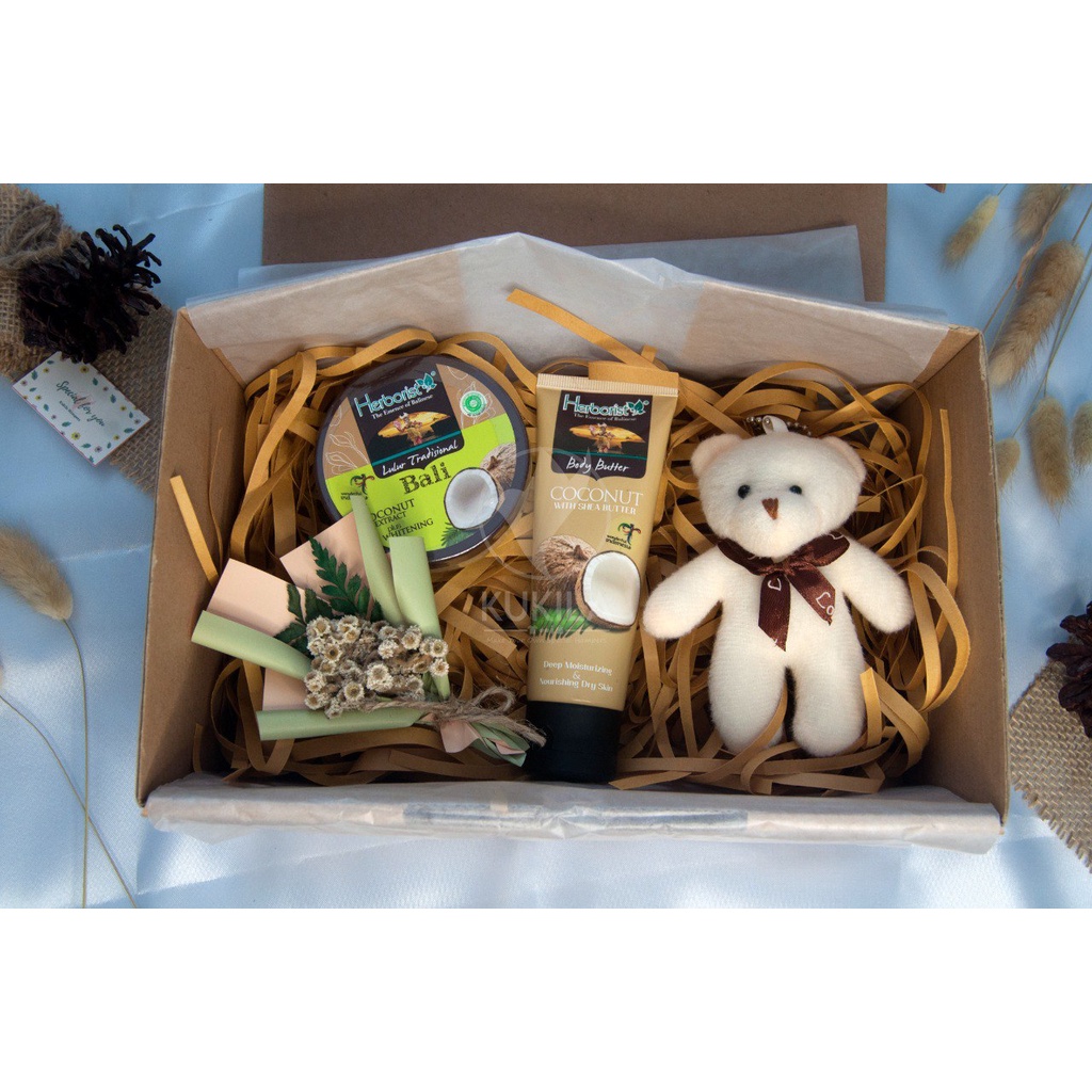 

HAMPERS BODY TREATMENT HERBORIST GIFT BOX BODY TREATMENT HERBORIST ULTAH CEWEK PAKET B13