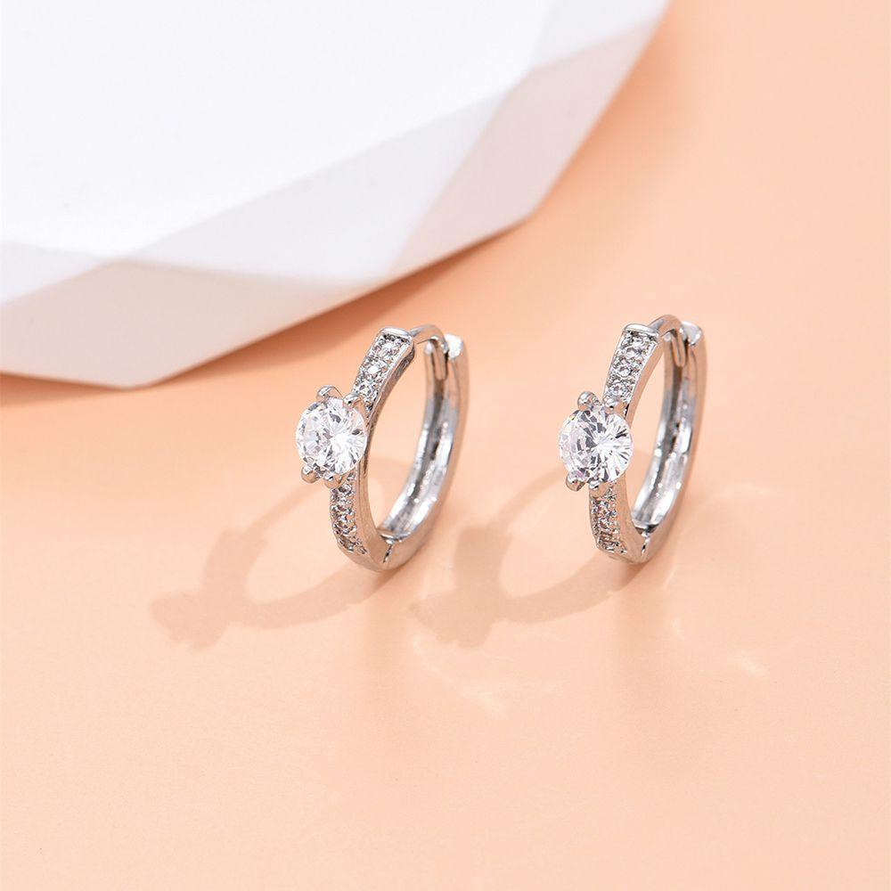 Nanas Huggie Hoop Earrings Pernikahan Geometris Perhiasan Hadiah Cubic Zircon Bulat Lingkaran