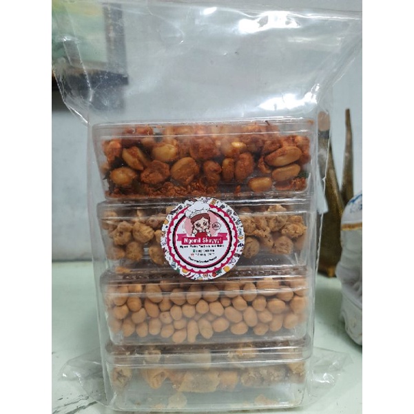 

Paket kacang lebaran