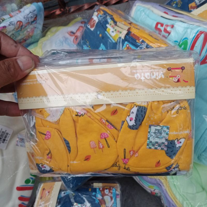 TOPI BAYI PLUS SARUNG TANGAN DAN KAKI VINATA-TOPI SET BAYI VINATA FULL PRINT-TOPI BAYI SET VINATA