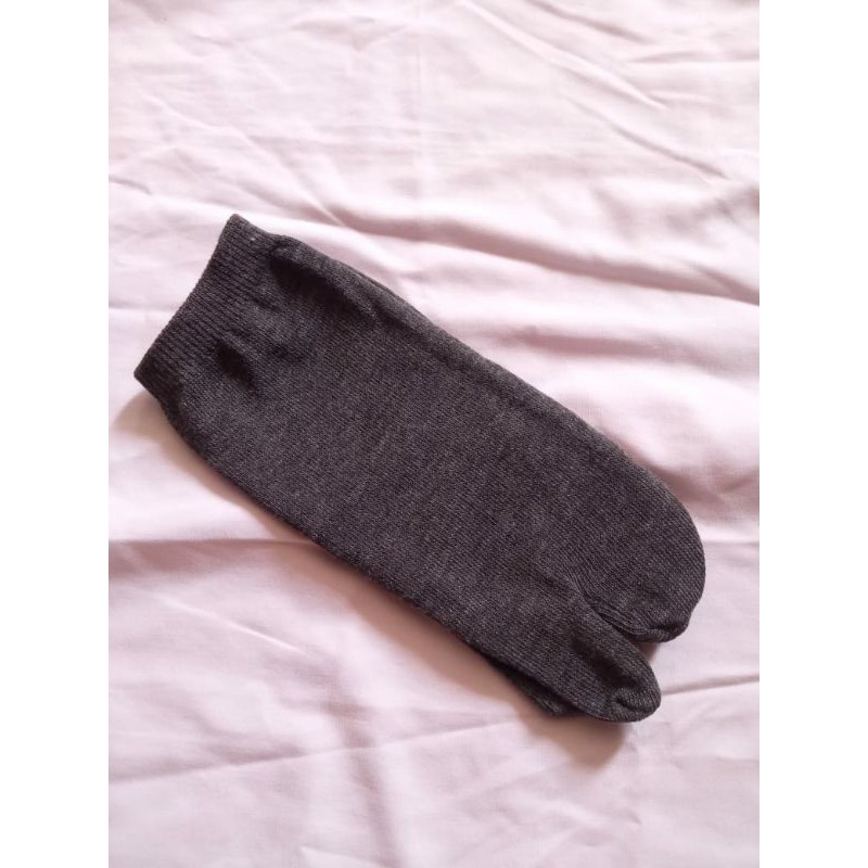 Kaos kaki pendek jempol semata kaki-Abu tua