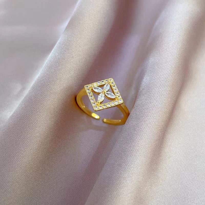 Cincin Lapis Emas 24K Desain Bunga Keberuntungan Adjustable Untuk Wanita