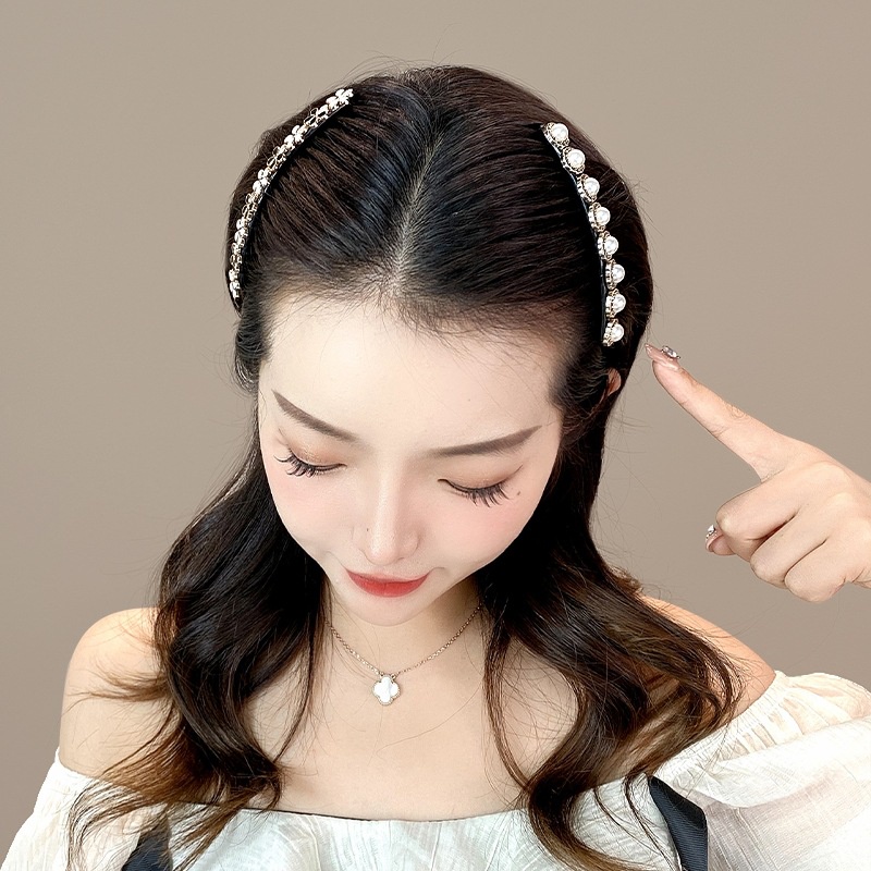 Sisir Rambut Dengan Hiasan Mutiara