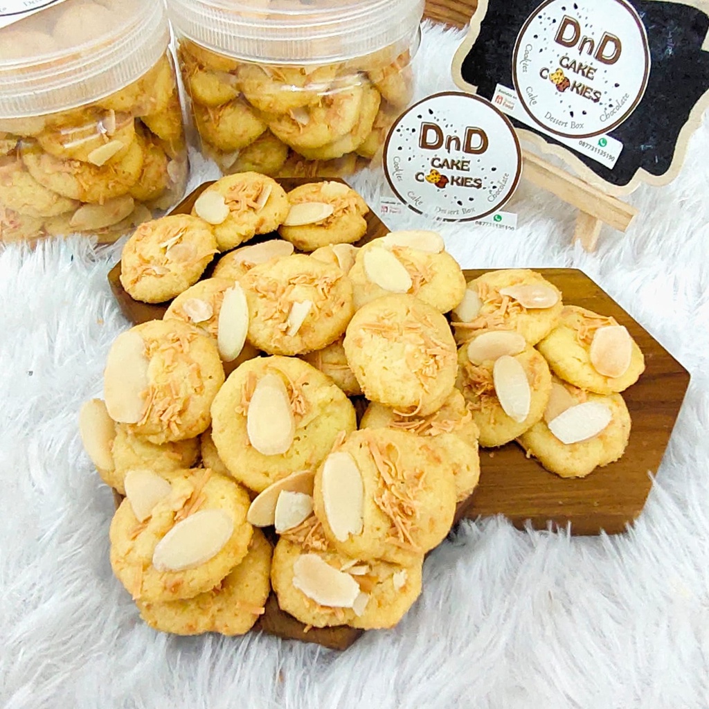 

DnD - Mini Cookies In Jar - Almond Cheese