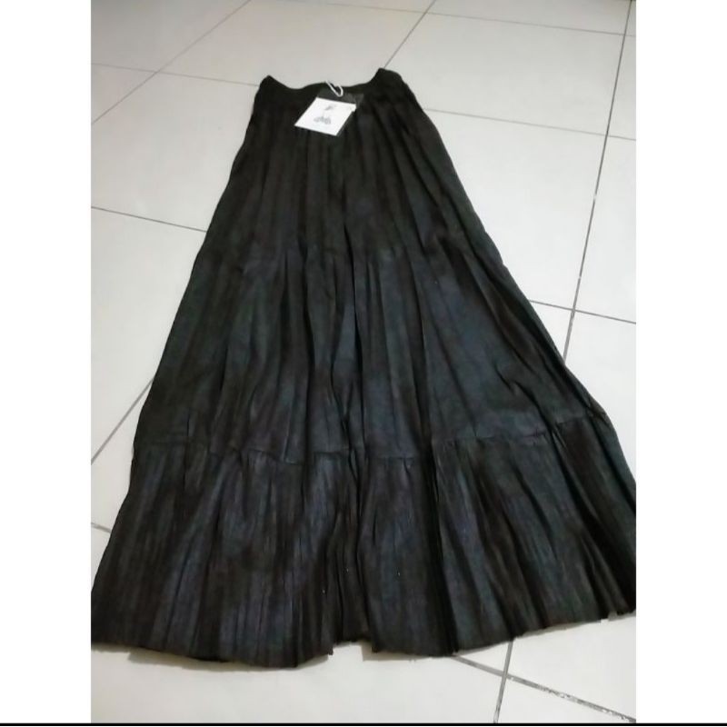 rok prisket suede import london girl rok suede hitam rok suede abutua