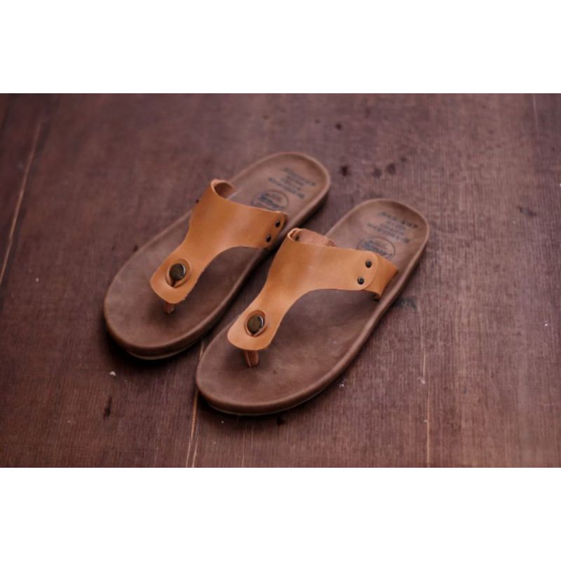 SANDAL PRIA KULIT ASLI | CEVANY CLOVER TAN - Bergaya Trendy Jalan2 Santai Sehat Sehari-hari