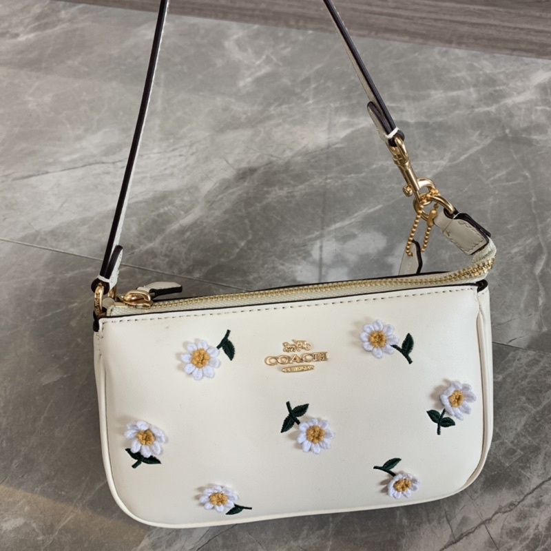 Coach Top Handle Pouch in daisy white