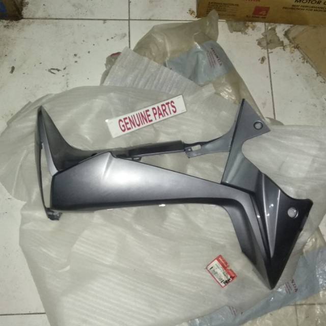 Sayap Kiri Cover Samping Supra X 125 Batman Silver Tua 64450-KVL-N00VSM Orginal Ahm