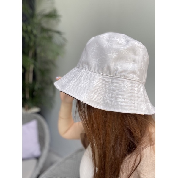 NOTTE - Reversible Bucket Hat Grey Daisy Pattern