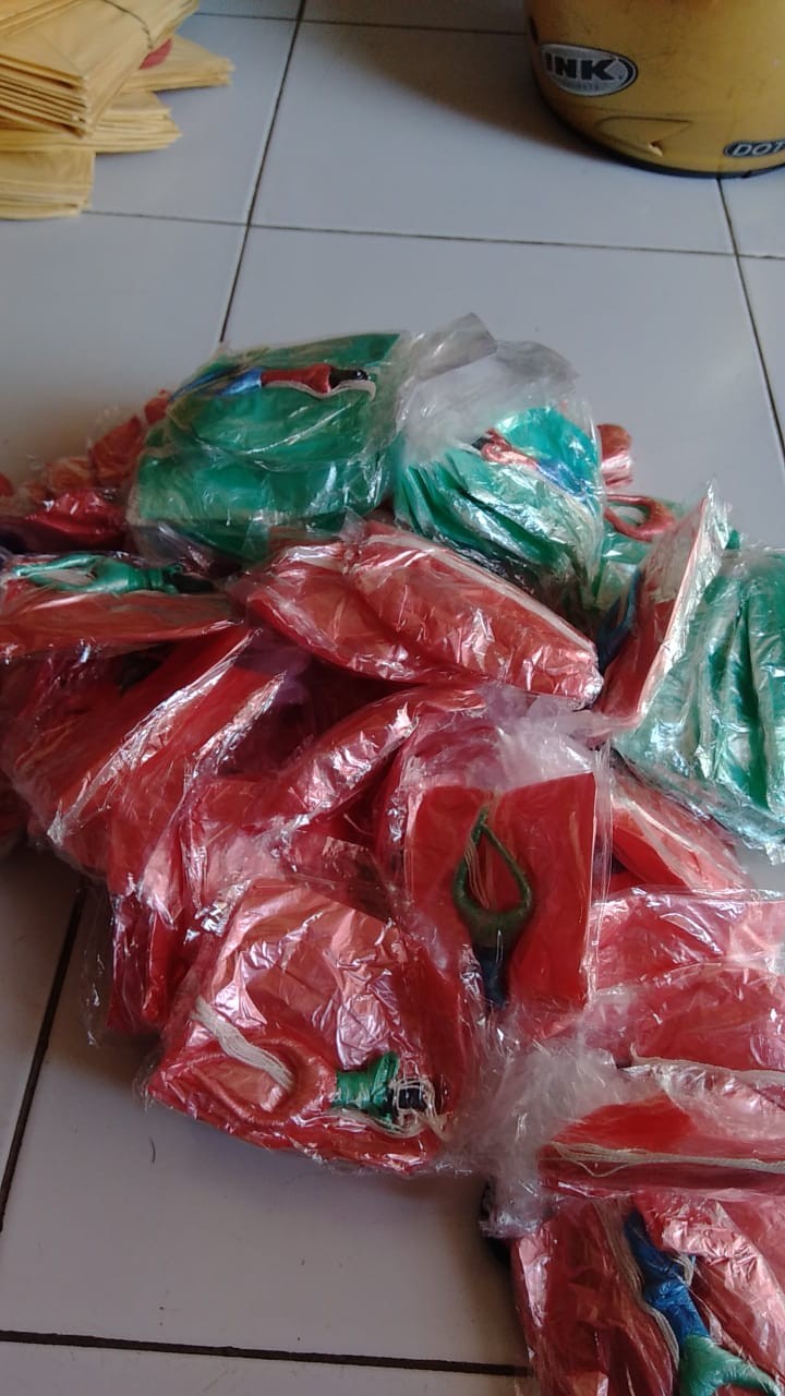 Terjun Payung Besar Dengan Pemberat Bentuk Seperti Orang Yang Lucu