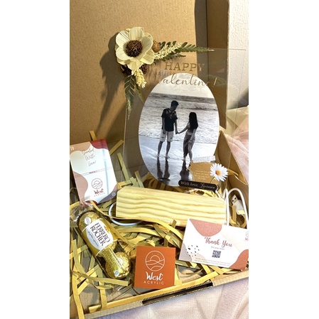 

Acrylic Valentine Edition with DryFlower