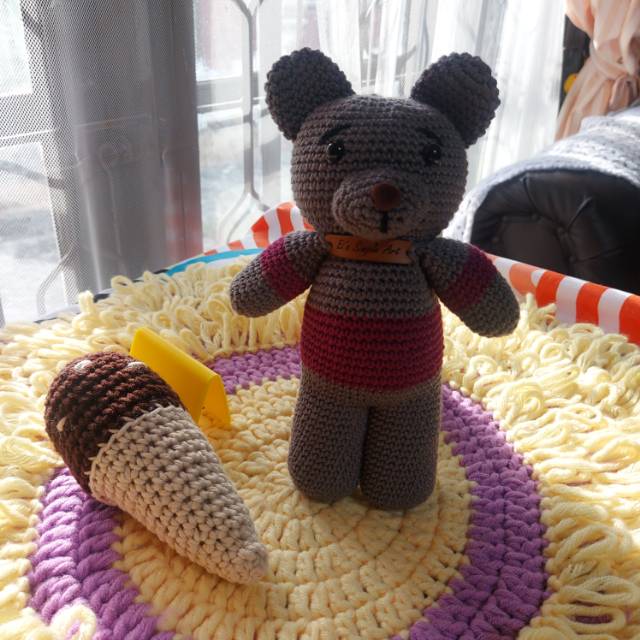 Boneka rajut beruang