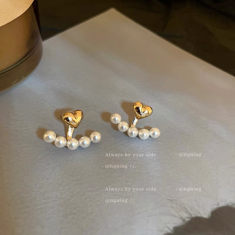 YEEZII Anting Stud Hypoallergenic Bentuk Hati Aksen Mutiara Warna Emas Gaya Retro Untuk Wanita