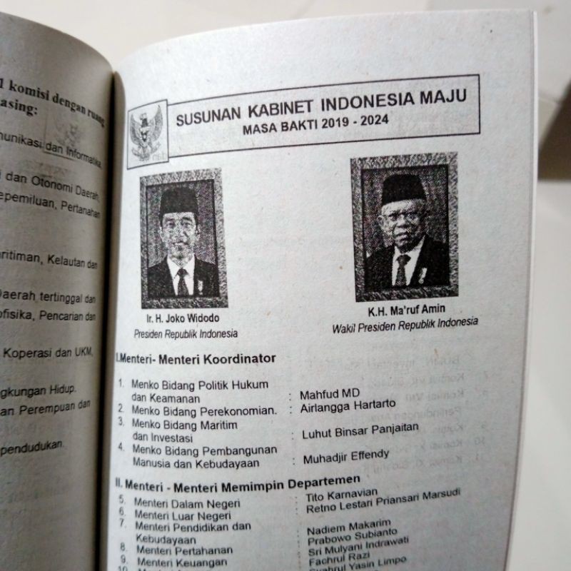 buku undang undang dasar 1945 dan amandemen A6 (10×14cm)