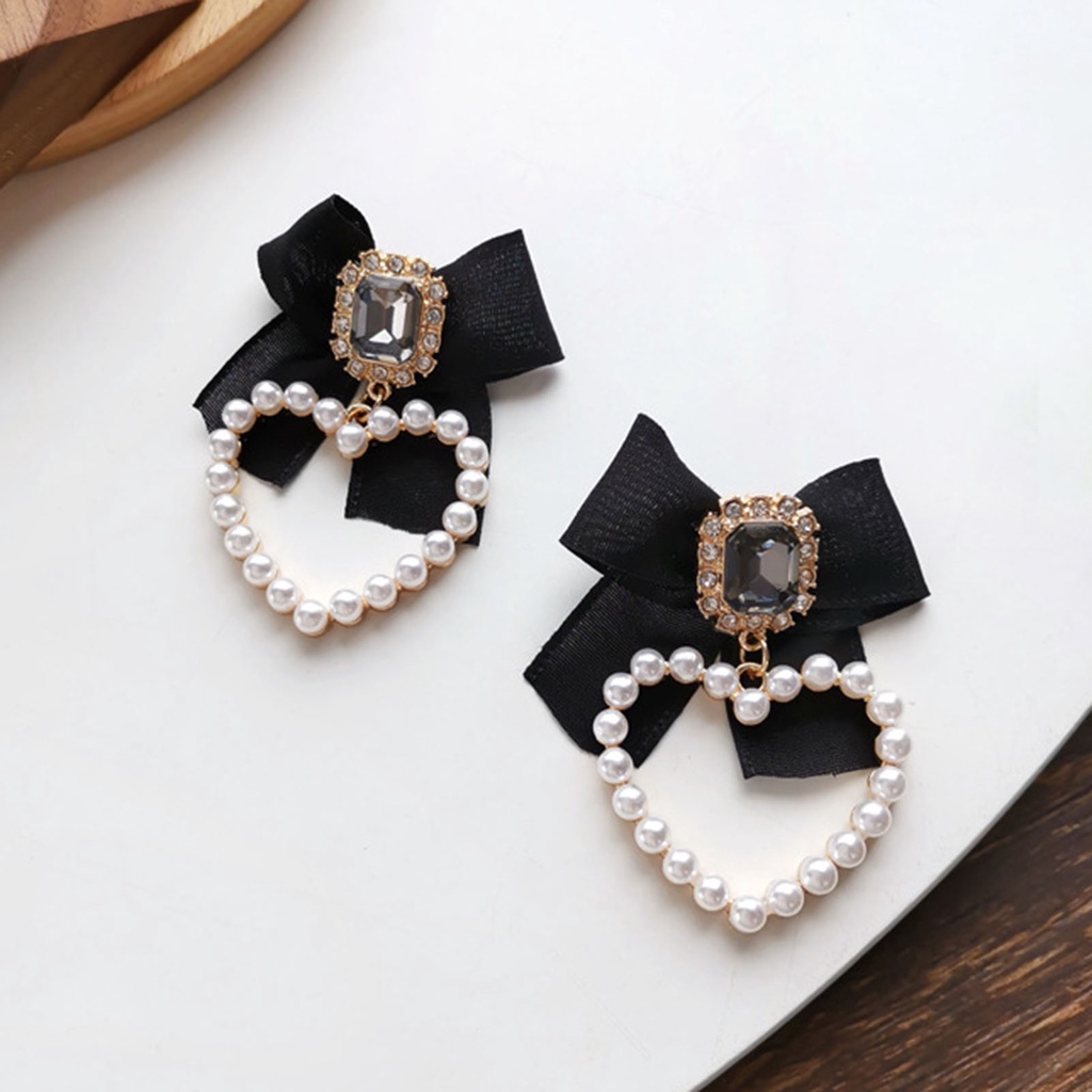 Hu Hu Hu Hu Hu Alat Bantu Pasang Kacamata♡ 1 Pasang Anting Bentuk Pita Aksen Mutiara Imitasi Warna Hitam Gaya Retro Untuk Wanita