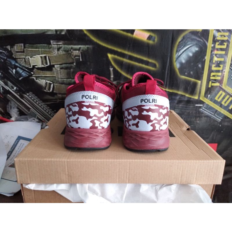 Sepatu Olahraga MABES POLRI Original Maroon - Abu