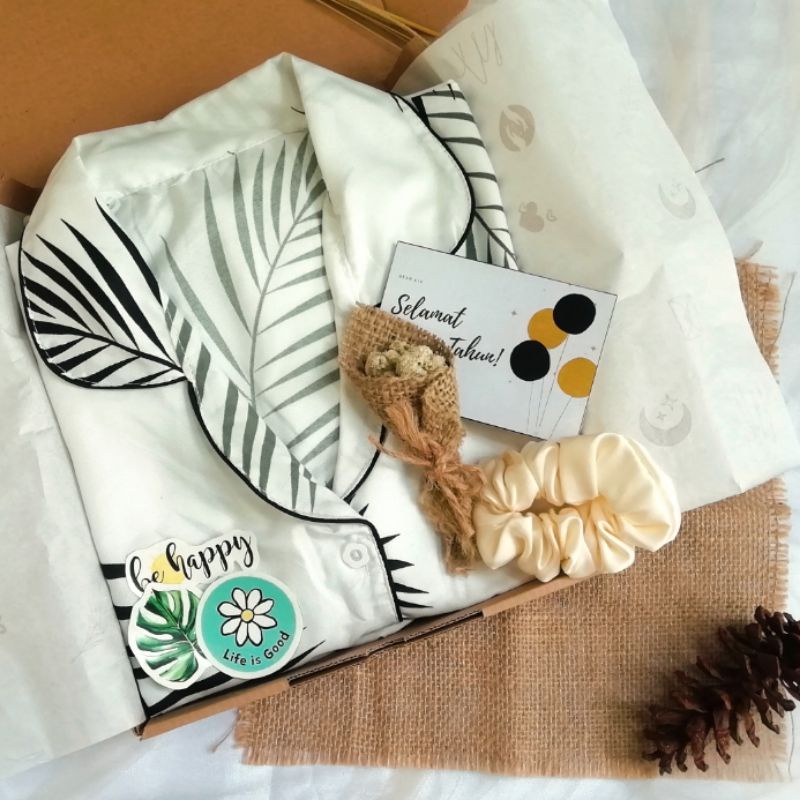 

HAMPERS PIYAMA / KADO ULANG TAHUN / KADO Wisuda