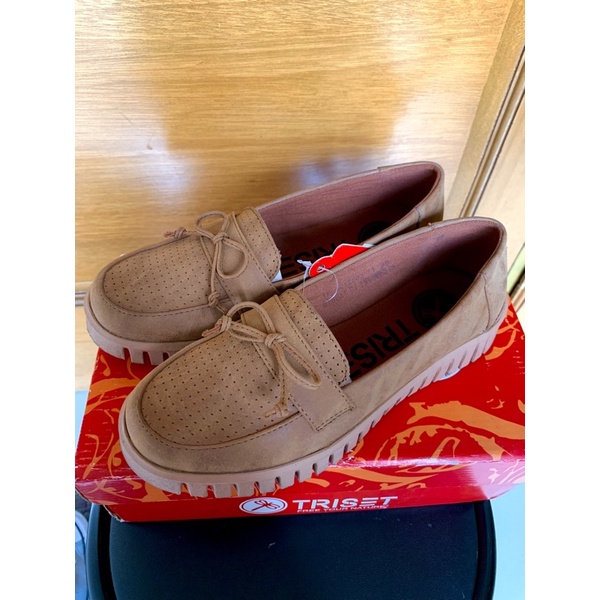 Preloved Sepatu Triset