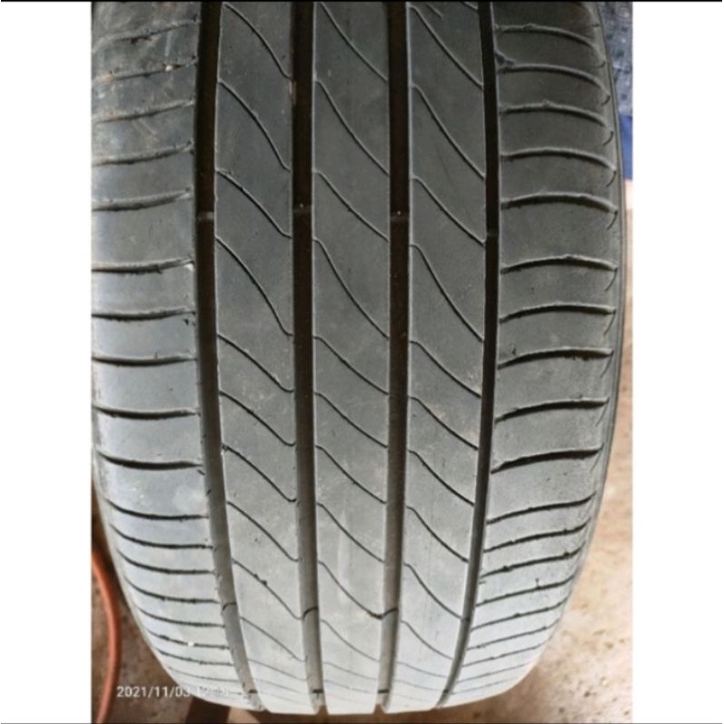 Ban Mobil ring 17 ban mobil Merek Michelin Ukuran 225 50 R17