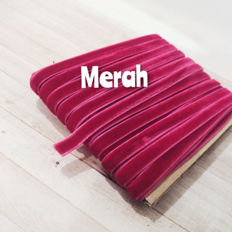 

PER METER PITA BLUDRU WARNA MERAH LEBAR 0.7CM