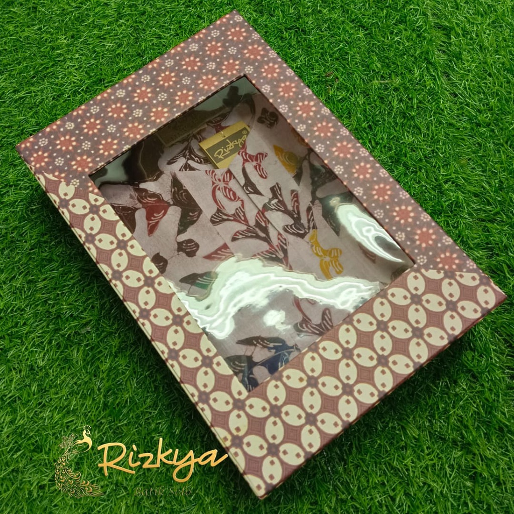 

Signatur Box Rizkya Batik |Box Batik | Box kado |Gift | Premium Box