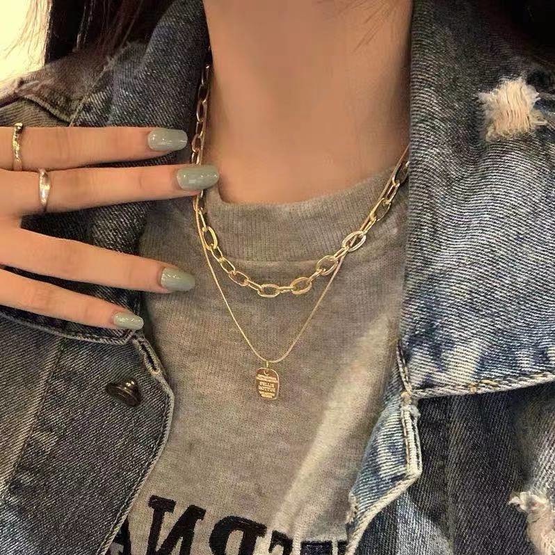 Kalung Rantai Ganda Liontin Koin Bahan Alloy Warna Emas Untuk Wanita