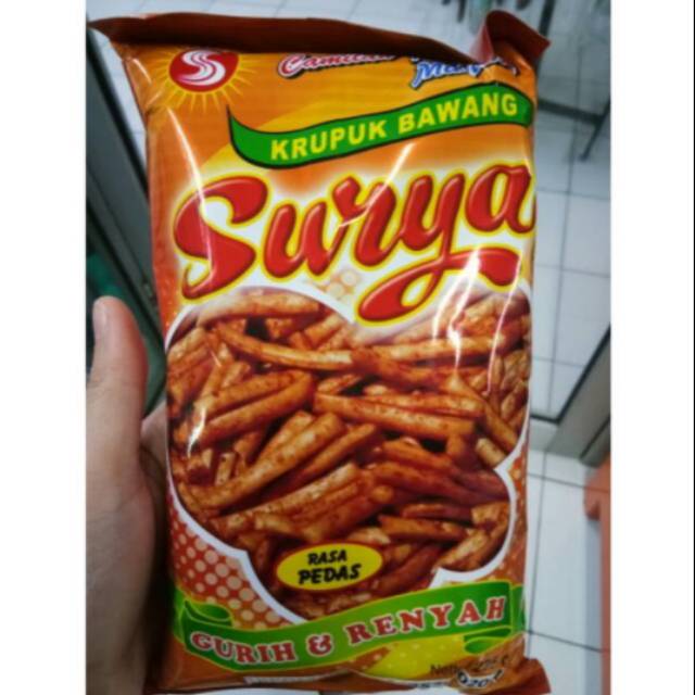 

Krupuk Bawang Surya Rasa Pedas 225 Gram Camilan Khas Makassar