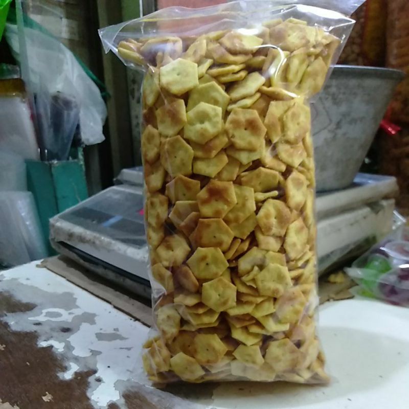 

1000 gr /snack camilan hexa kemasan 1kg gurih asin crackers segi lima