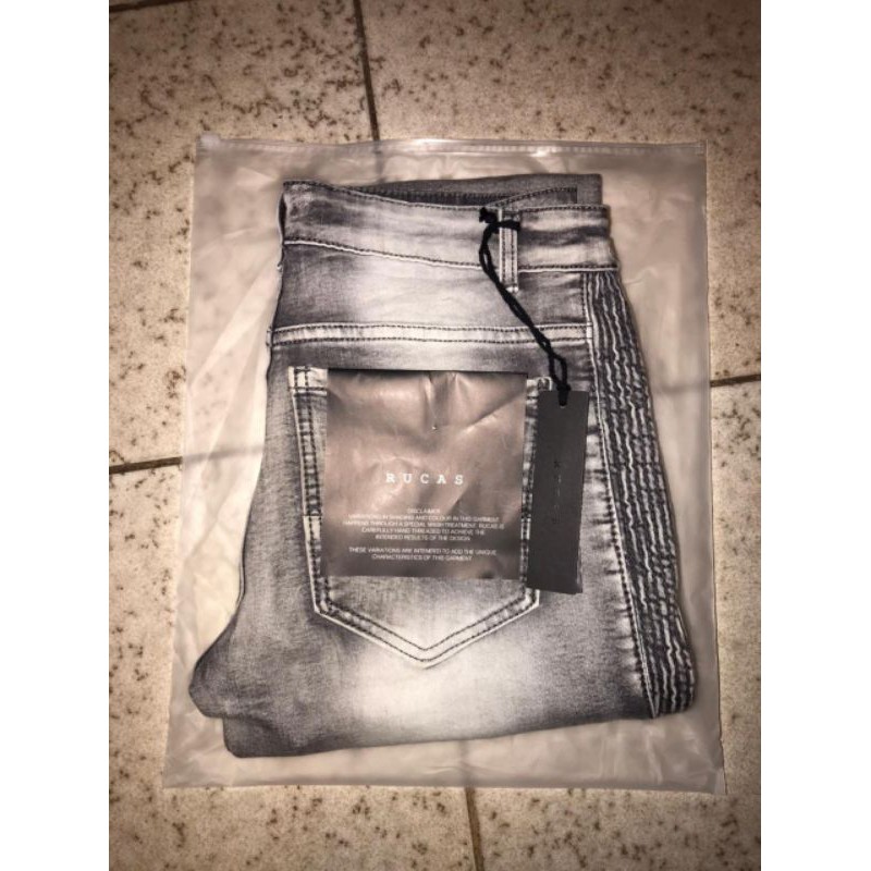 Rucas Ceramic Gray Belted Jeans