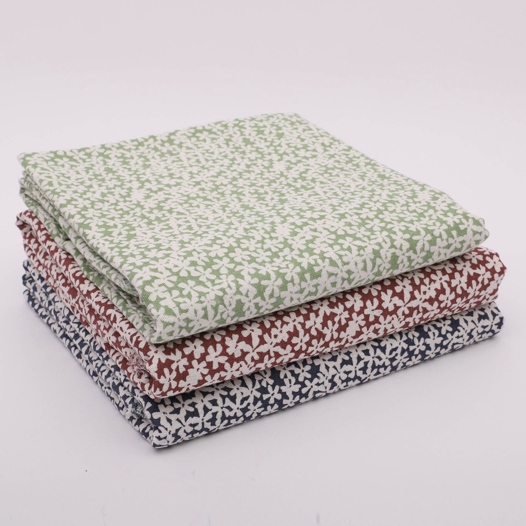 kain linen dengan motif bunga kecil2 ada 3 pilhan warna quality import untuk taplak gorden kerajinan