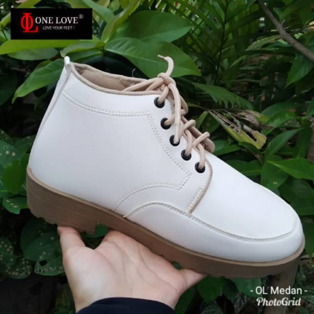 Boot putih one love