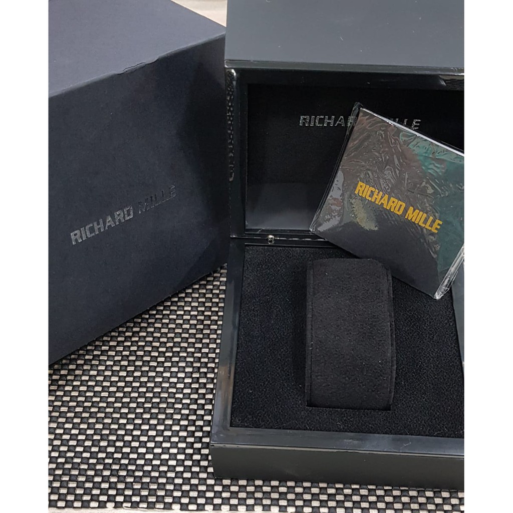 

KOTAK JAM TANGAN / BOX RICHARD MILL EXCLUSIVE INCLUDE BOOK + PAPERBAG