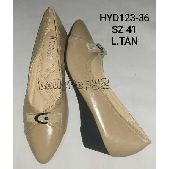 Wedges untuk kerja murah Peter Keiza