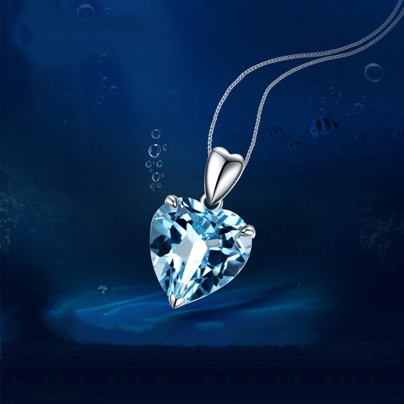 [Ready Stock]Fashion Inlaid Heart-Shaped Blue Crystal Pendant Necklace