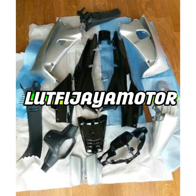 Cover body full set Supra x lama warna hitam silver