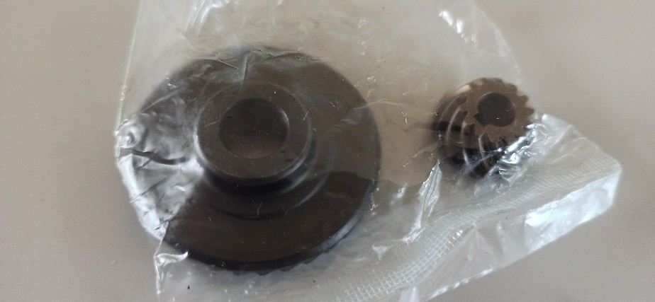 Gear Gigi Nanas Gerinda Maktec Mt954