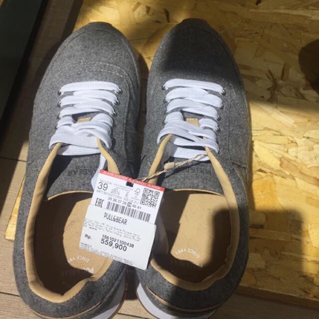 Sepatu shoes pull and bear original