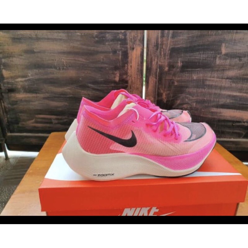 nike zoom vaporfly pink