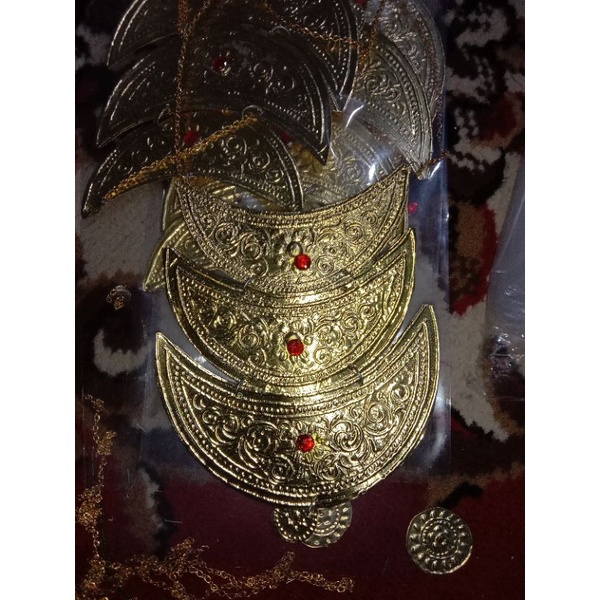 kalung bulan sabit