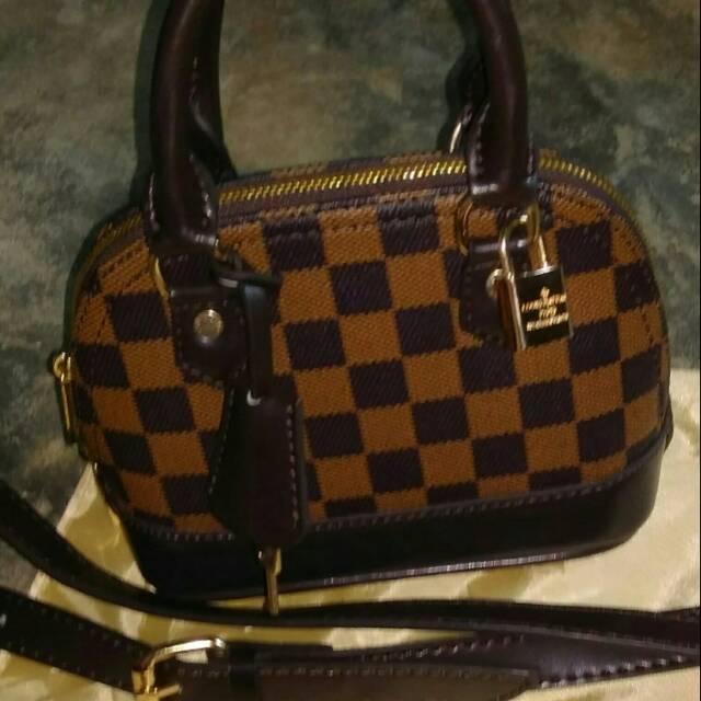Tas Louis Vuitton mini