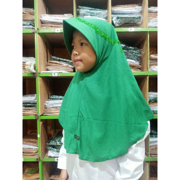 jilbab sd hijau/ jilbab sekolah/hijab sekolah/ jilbab untuk batik uks sidoarjo