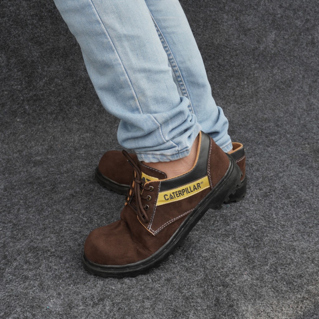 Sepatu Safety Boots Pria Caterpillar SBY Pendek Kerja Lapangan Ujung Besi