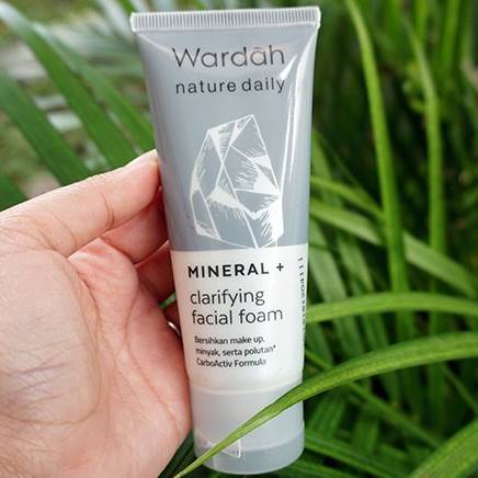 (Pembersih Wajah Kulit Berminyak) WARDAH Nature Daily Mineral+ Clarifying Facial Foam 60 ml / 100ml - Facial Wash Sabun Cuci Muka Sabun Pencuci Wajah Cleanser Pemcuci Face Wash Hitam